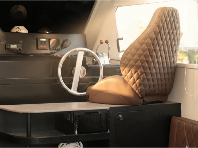 Bootverhuur Orikum goedkoop Ferretti 39