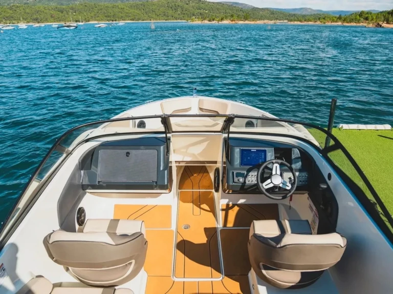 Bayliner VR6 OB te huur van particulier of professional in Poreč