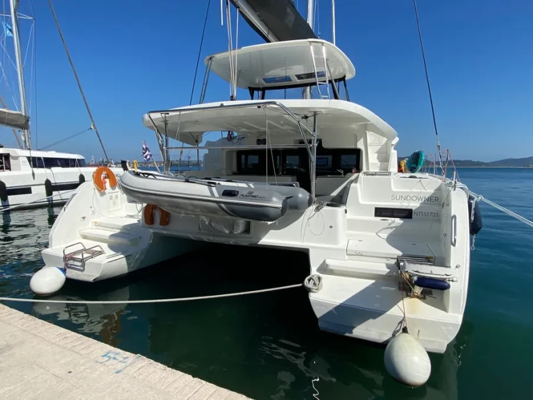 Verhuur Catamaran Lagoon met vaarbewijs