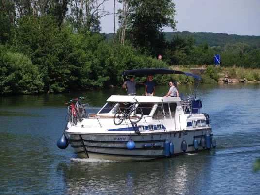 Huur Motorboot met of zonder schipper  in Savoyeux