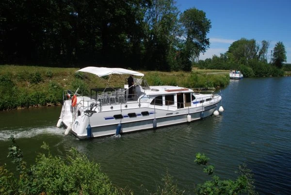 Bootverhuur  America 50 in Louhans via SamBoat