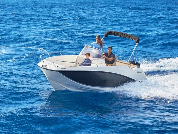 Bootverhuur Antibes goedkoop Activ 555 Open