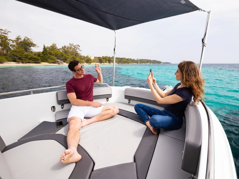 Verhuur Motorboot Jeanneau met vaarbewijs