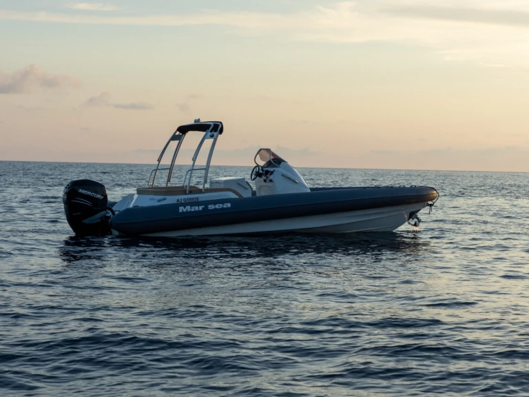 Motorboot te huur in Porto Pollo voor de beste prijs