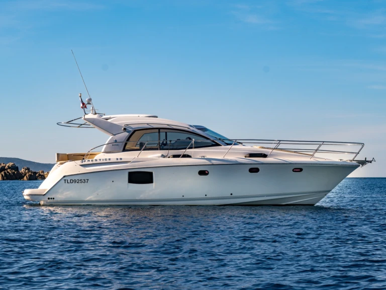 Verhuur Motorboot Jeanneau met vaarbewijs
