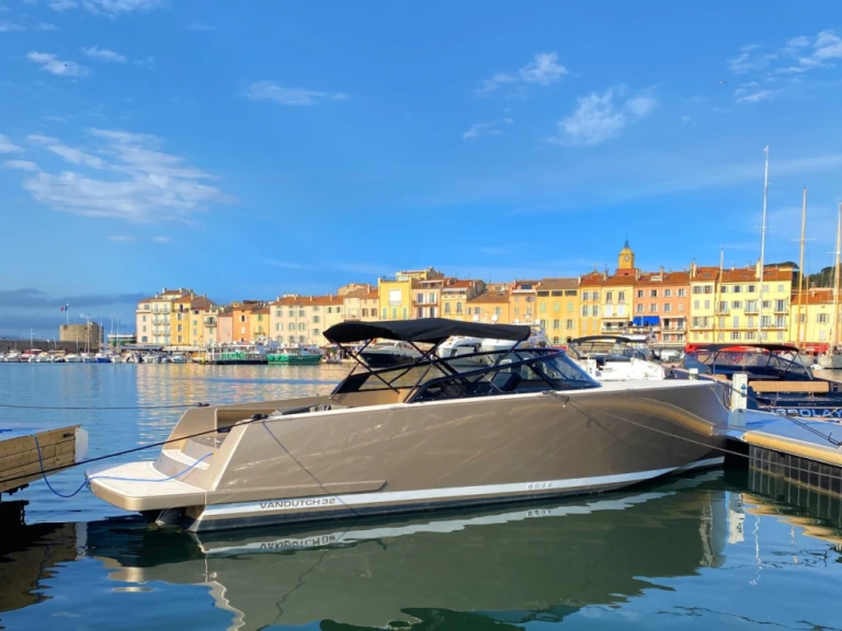 Huur een VanDutch VANDUTCH 32 in Saint-Tropez