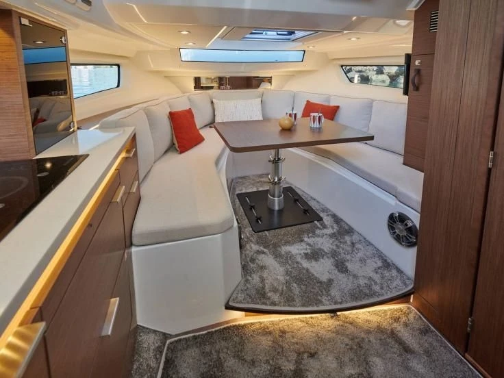 Huur Motorboot met of zonder schipper Jeanneau in Ajaccio