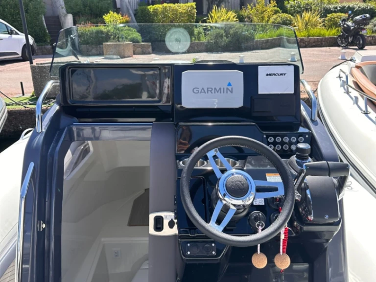 Bootverhuur Zodiac Medline 9 in Cogolin via SamBoat