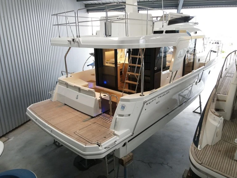 Huur Motorboot met of zonder schipper Bénéteau in Ajaccio