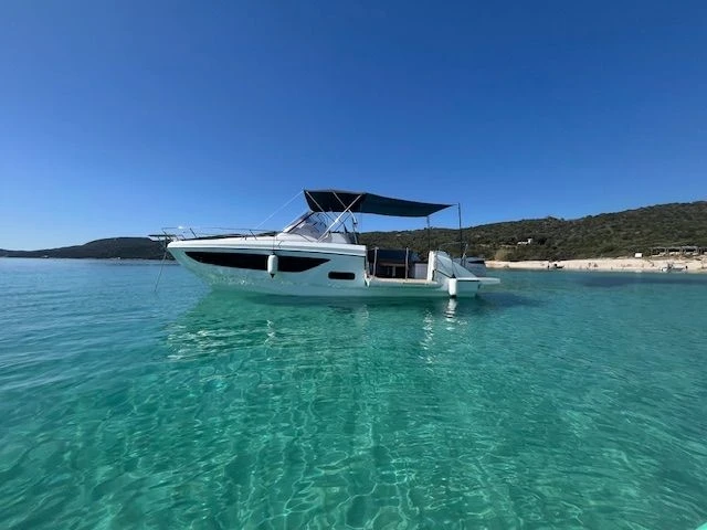 Huur Motorboot met of zonder schipper Bénéteau in Ajaccio