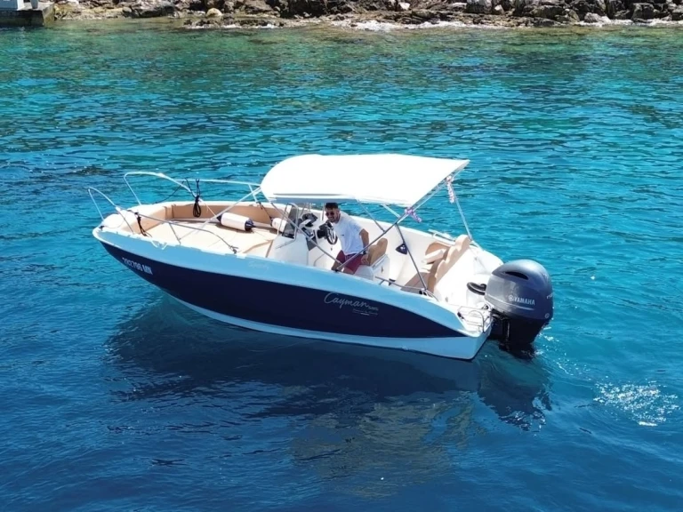 Verhuur Motorboot in Milna - Cayman Deluxe