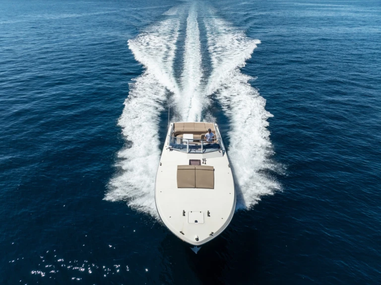 Verhuur Motorboot Itama met vaarbewijs