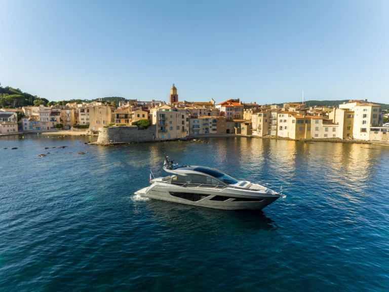 Sunseeker PREDATOR 65 te huur van particulier of professional in Saint-Tropez