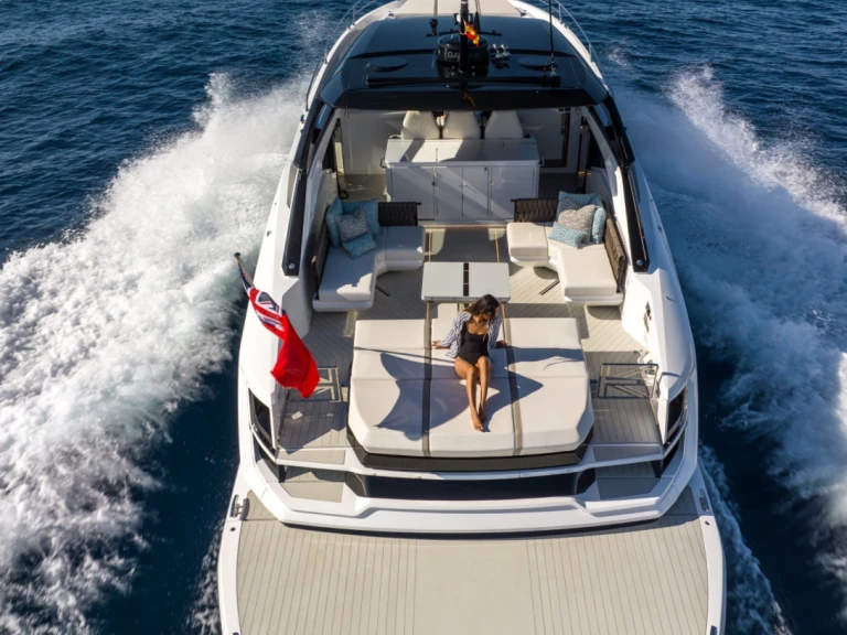 Verhuur Motorboot Sunseeker met vaarbewijs