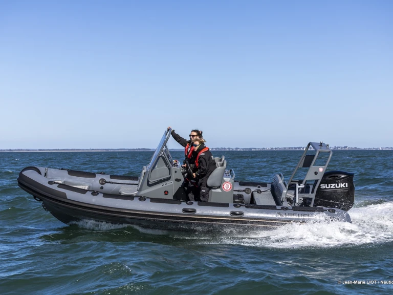 Huur een Highfield Patrol 660 in La Trinité-sur-Mer
