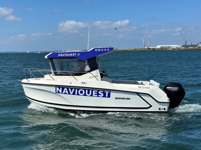 Huur Motorboot met of zonder schipper Quicksilver in Brest