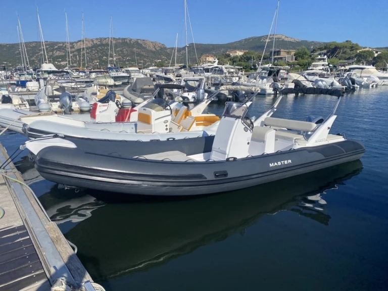 Huur een Master 750 in Porto-Vecchio