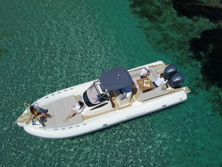 Bootverhuur Porto-Vecchio goedkoop CAPELLI 900 TEMPEST