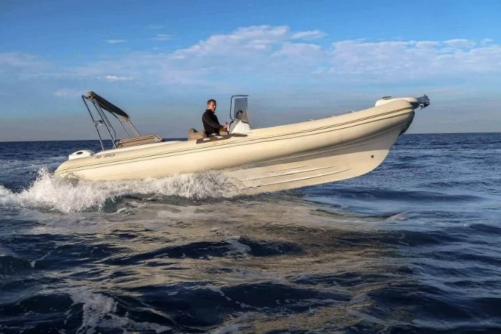 RIB te huur in Cogolin voor de beste prijs