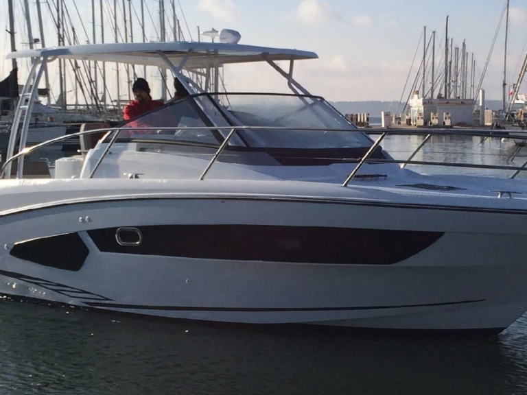 Huur een Jeanneau Cap Camarat 10.5 WA in Cogolin