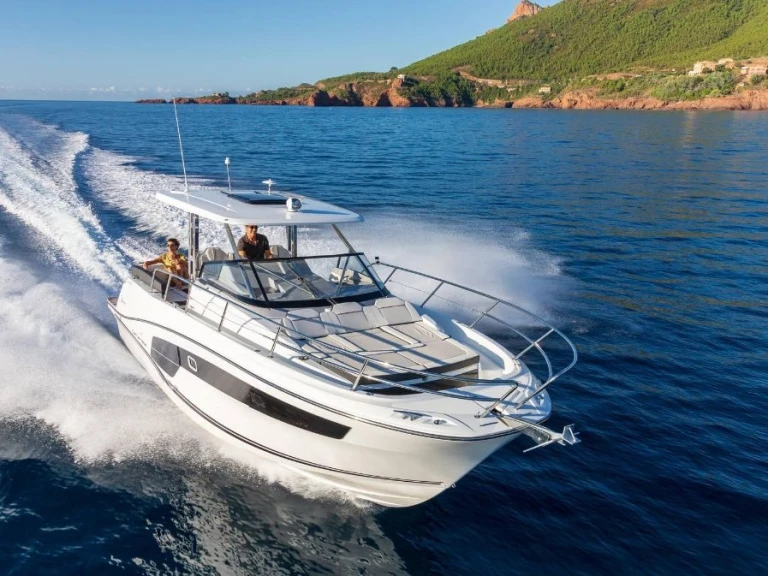 Bootverhuur Jeanneau Cap Camarat 10.5 WA in Cogolin via SamBoat