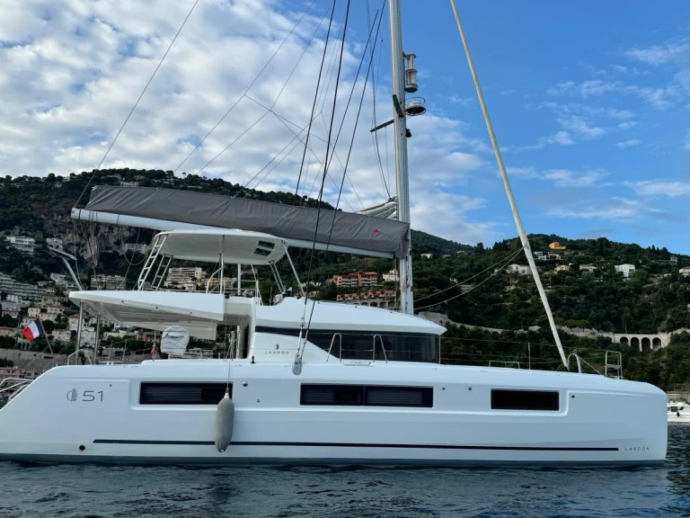 Verhuur Catamaran Lagoon met vaarbewijs
