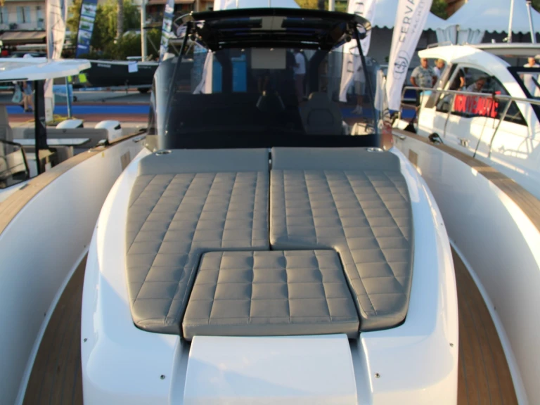 Verhuur Motorboot Pardo Yachts met vaarbewijs