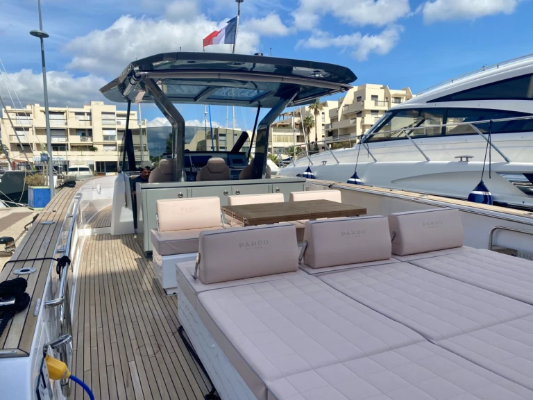 Pardo Yachts Pardo 43 te huur van particulier of professional in Port Grimaud