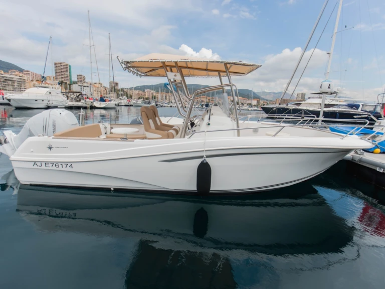 Bénéteau Cap Camarat 7.5 CC te huur van particulier of professional in Ajaccio