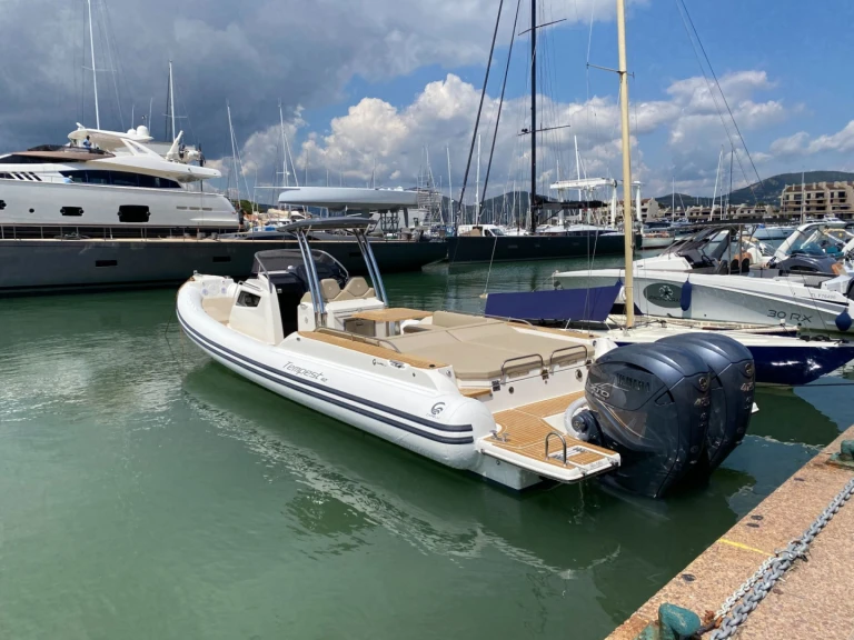 Huur een Capelli Tempest 40 in Cogolin