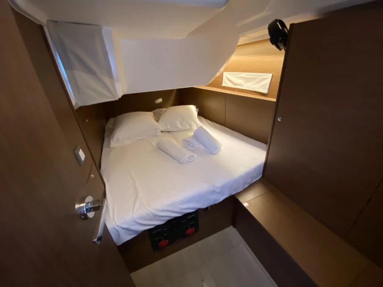 Huur een Bénéteau Oceanis 40.1 in Ajaccio