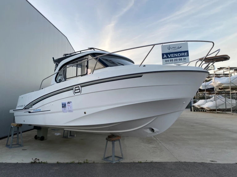 Verhuur Motorboot Bénéteau met vaarbewijs