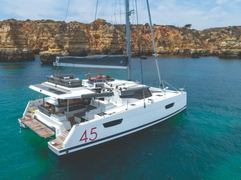 Huur Catamaran met of zonder schipper Fountaine Pajot in Ajaccio