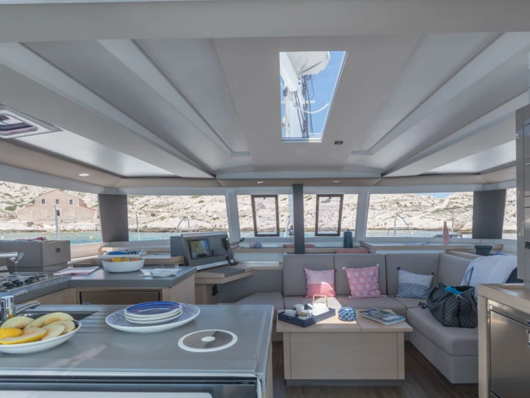 Verhuur Catamaran Fountaine Pajot met vaarbewijs