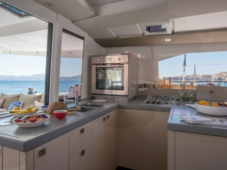 Catamaran te huur in Ajaccio voor de beste prijs