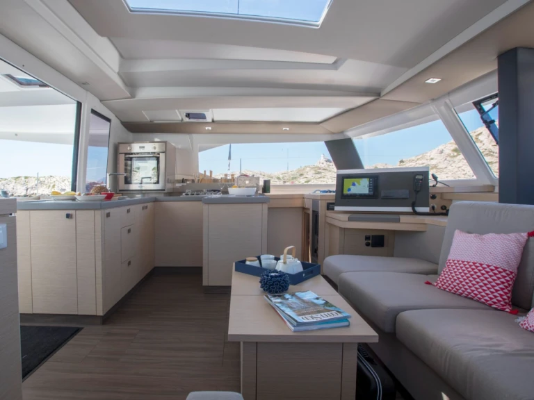 Fountaine Pajot Astrea 42 te huur van particulier of professional in Ajaccio