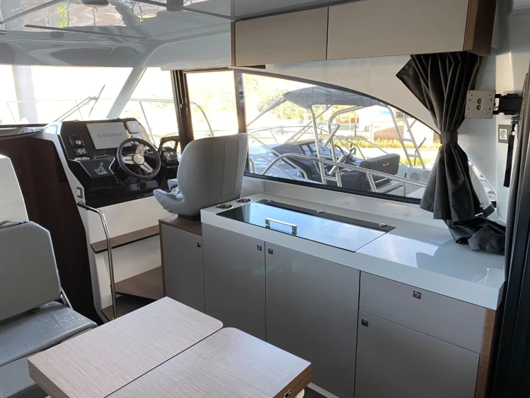 Verhuur Motorboot Bénéteau met vaarbewijs