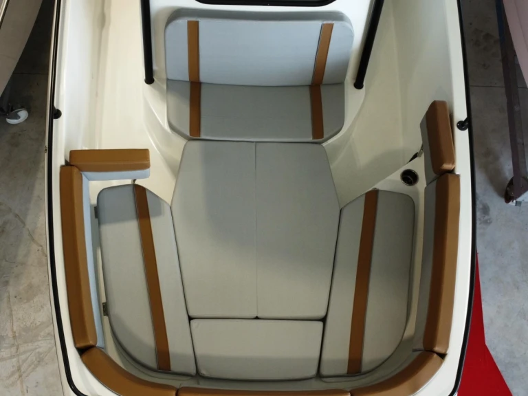 Bootverhuur Ajaccio goedkoop Flyer 8 SPACEdeck