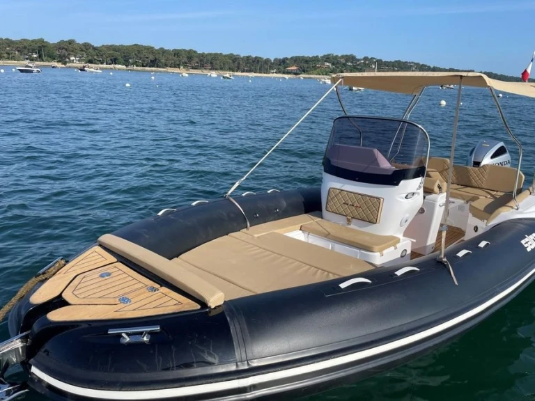 Bootverhuur Salpa Salpa Soleil 23 in Cogolin via SamBoat