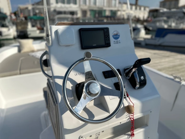 Bootverhuur Port de La Flotte goedkoop SEAWEED 675