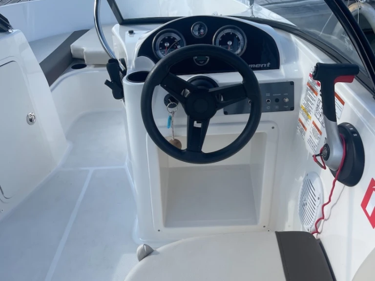 Huur Motorboot met of zonder schipper Bayliner in Aix-les-Bains