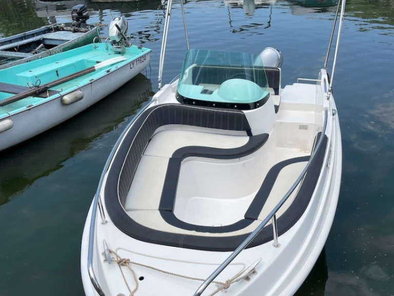Motorboot te huur in Aix-les-Bains voor de beste prijs
