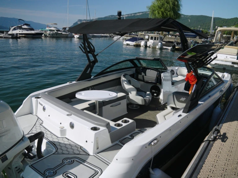 Four Winns HD 200 OB te huur van particulier of professional in Aix-les-Bains