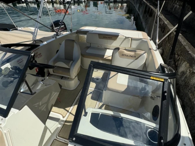 Huur een Bayliner BAYLINER VR5 in Le Bourget-du-Lac