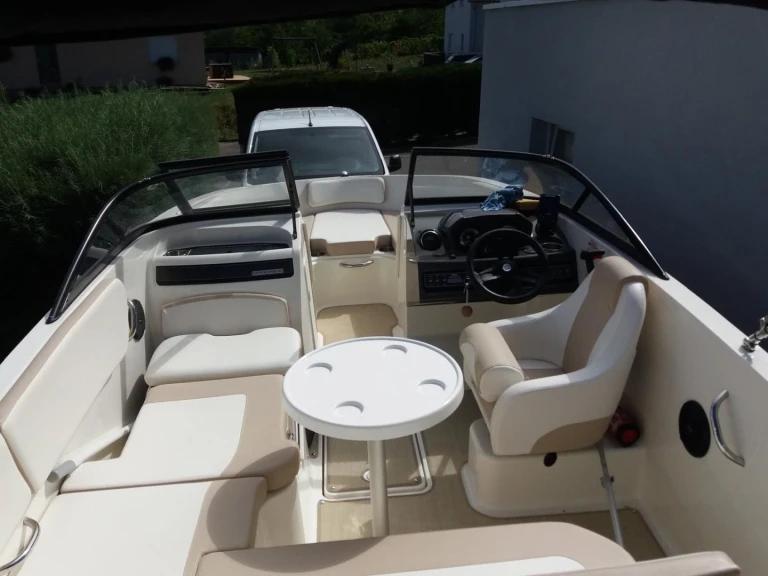 Bootverhuur Bayliner BAYLINER VR5 in Le Bourget-du-Lac via SamBoat