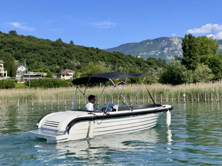 Motorboot te huur in Aix-les-Bains voor de beste prijs
