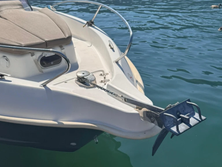 Motorboot te huur in Aix-les-Bains voor de beste prijs