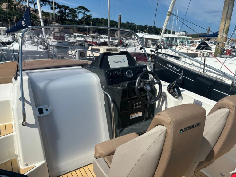 Bootverhuur Trébeurden goedkoop QUICKSILVER 755 ACTIV SUNDECK