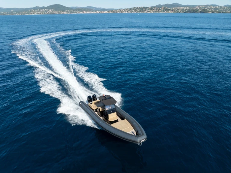 Huur een Sea Water 300 PHANTOM in Cogolin