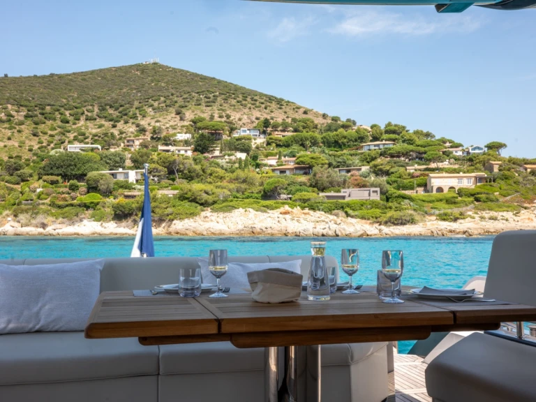 Bootverhuur Sunseeker PREDATOR 65 in Saint-Tropez via SamBoat